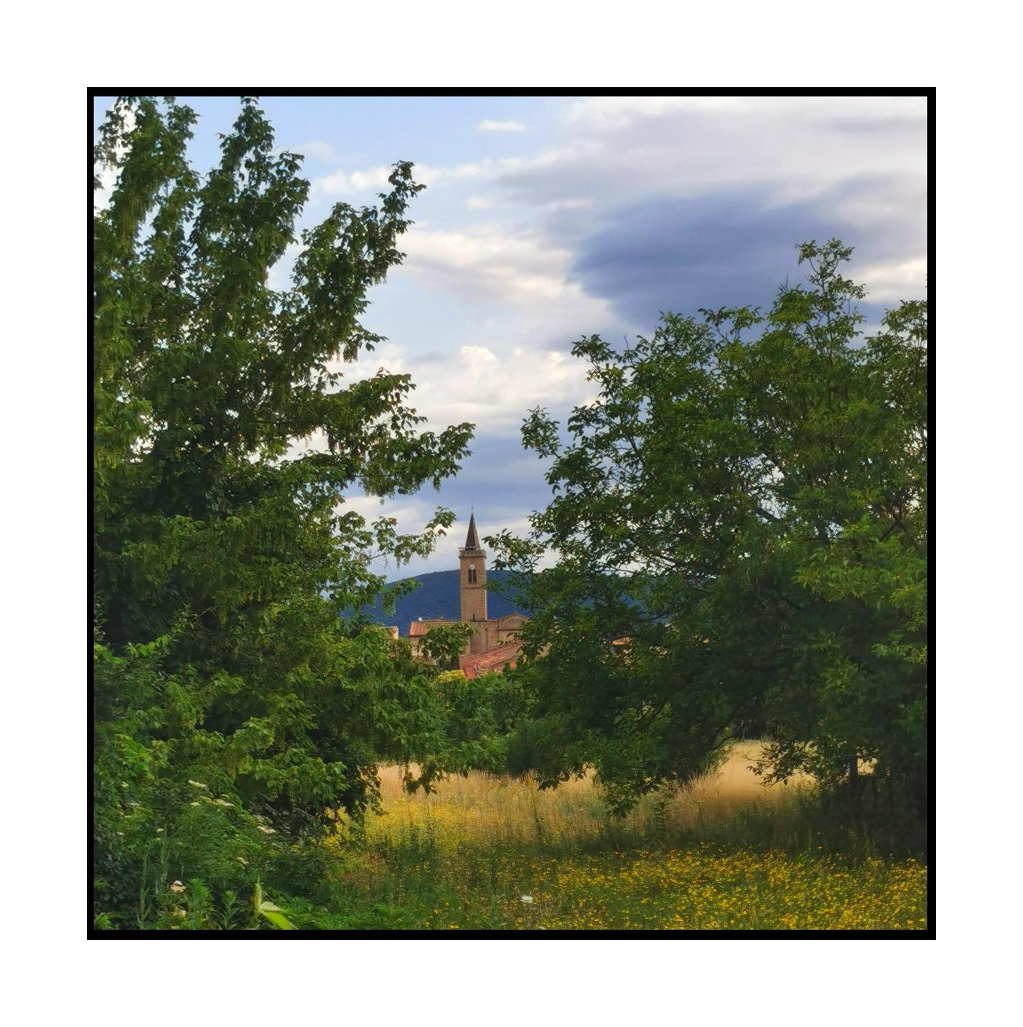 Des Lits Sur La Place Hérépian Exteriér fotografie