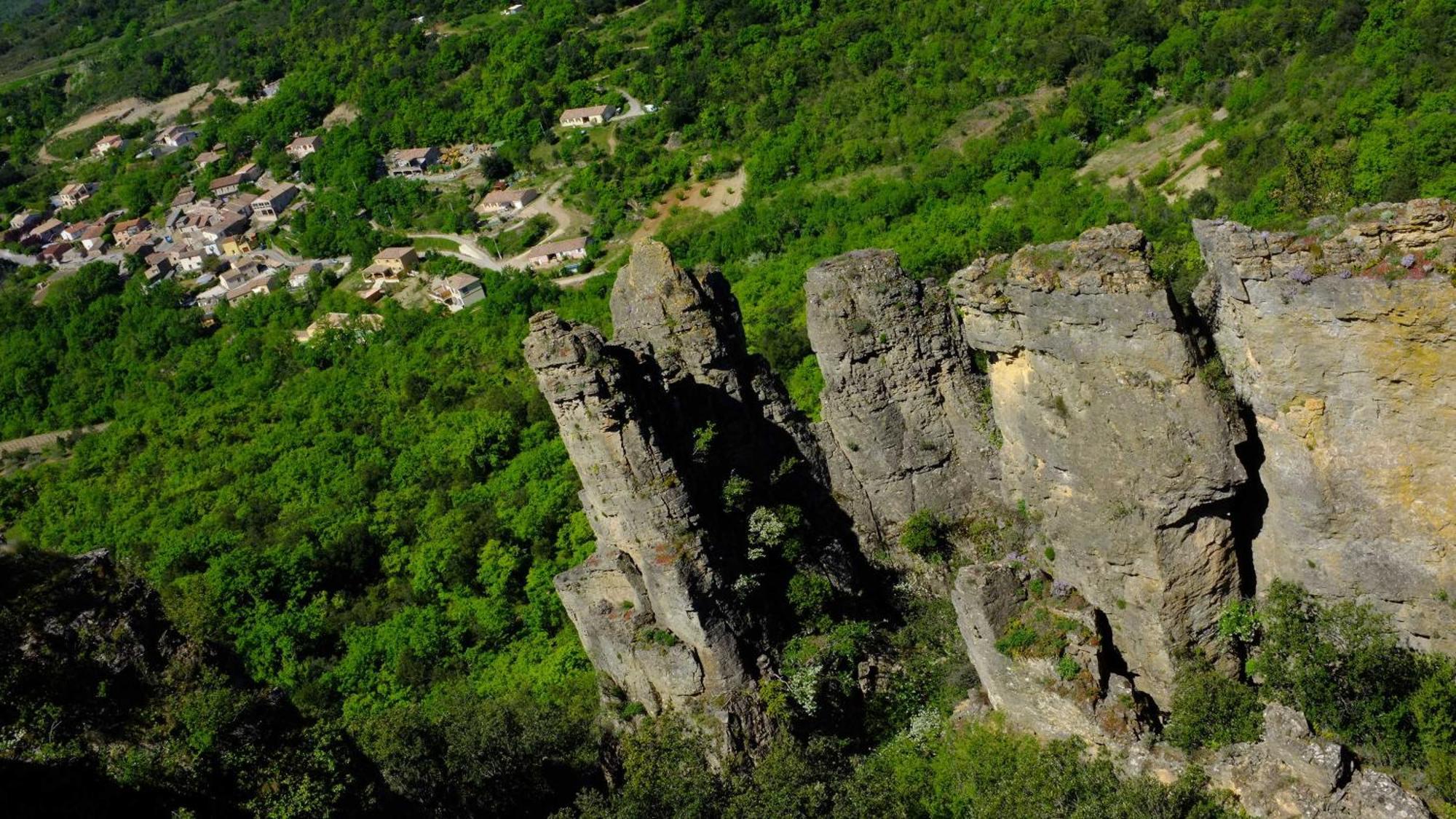 Des Lits Sur La Place Hérépian Exteriér fotografie