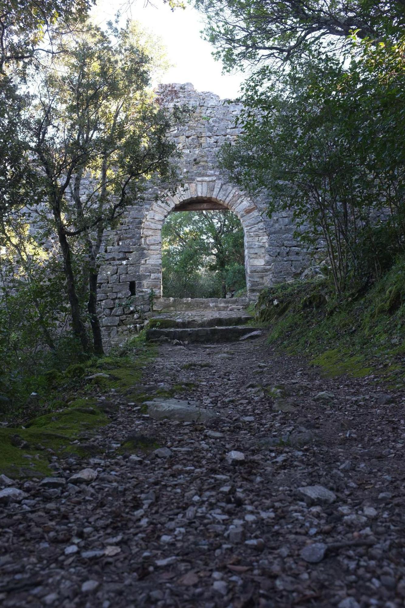 Des Lits Sur La Place Hérépian Exteriér fotografie
